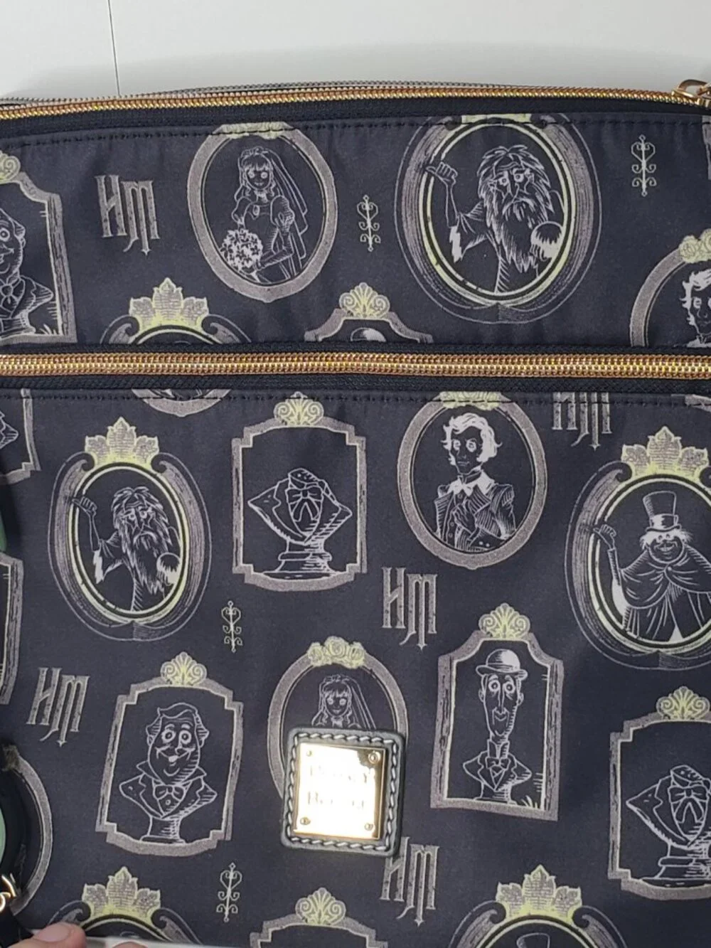 New Dooney Bourke Disney Haunted Mansion 2 Crossbody Bag Ghost Portrait Print - Picture 5 of 12